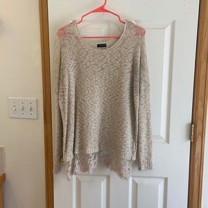 Long sleeve sweater with lace